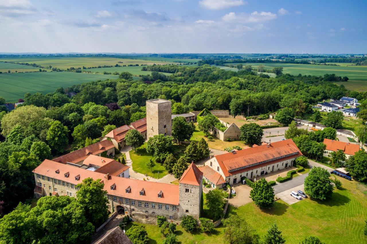 Hotel Burg Wanzleben エクステリア 写真