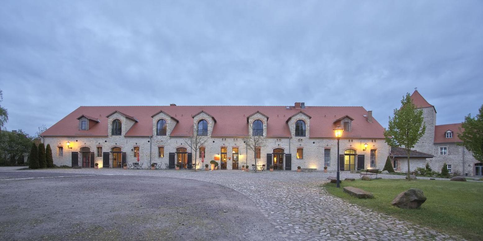 Hotel Burg Wanzleben エクステリア 写真