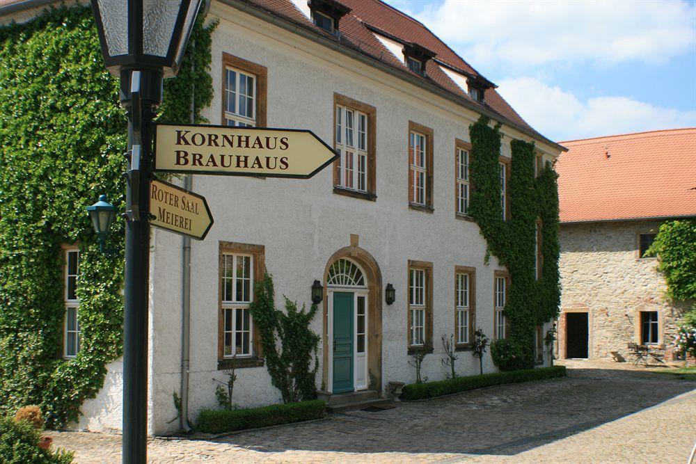 Hotel Burg Wanzleben エクステリア 写真
