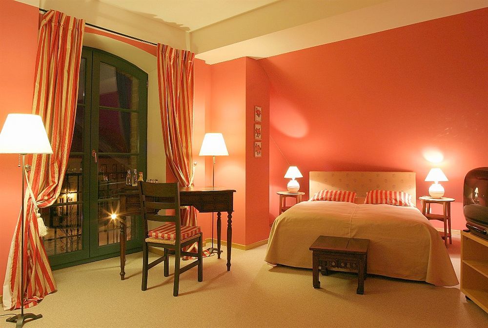 Hotel Burg Wanzleben エクステリア 写真
