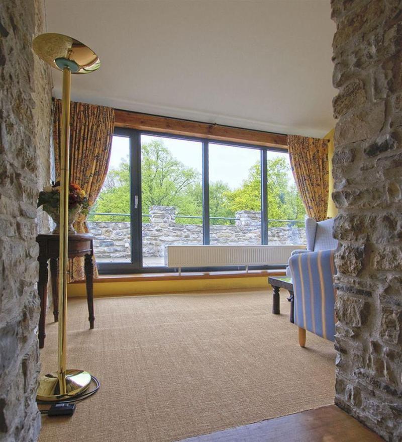Hotel Burg Wanzleben エクステリア 写真